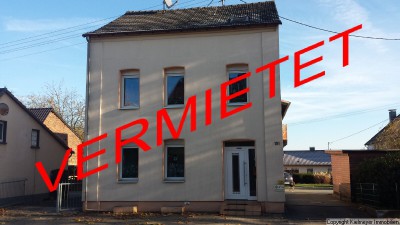 Zwei-/ Dreifamilienhaus in Hennef- Uckerath mit großem Garten und Garagen